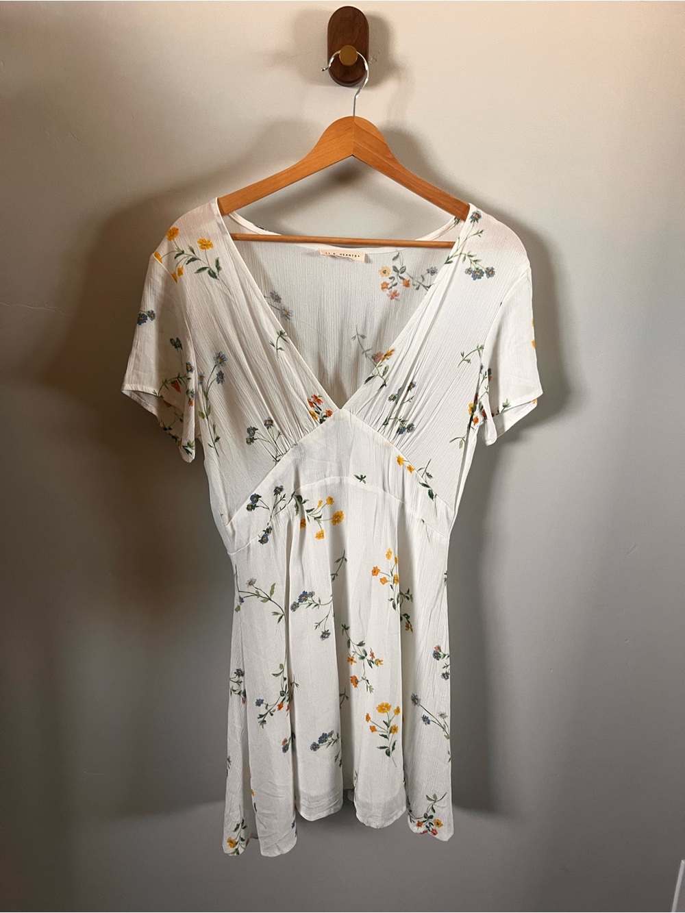 LA Hearts White Floral V-Neck Mini Dress
